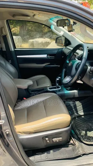 Toyota Hilux 2017 Gray