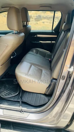 Toyota Hilux 2017 Gray