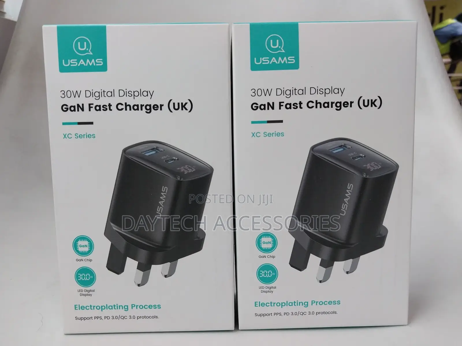 Usams 30w Usb+Usb-C Dual Port Gan Digital Display Charger