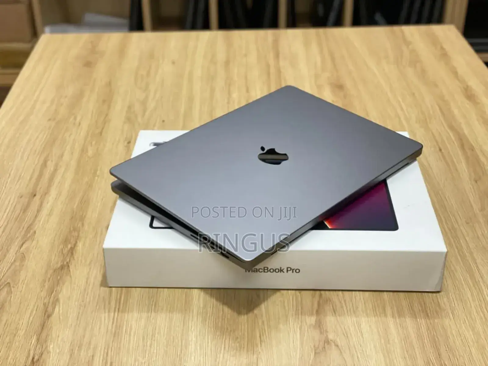 New Laptop Apple MacBook Pro 2020 M1 32GB Apple M1 Pro SSD 1T