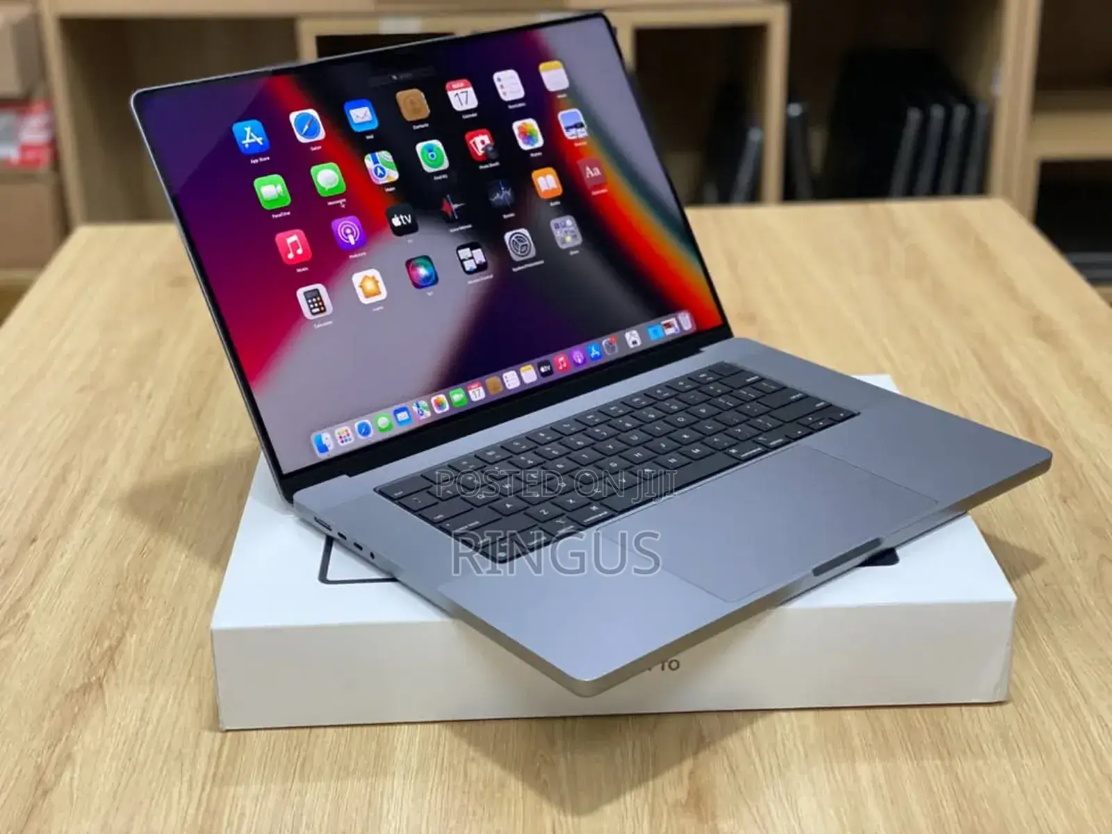 New Laptop Apple MacBook Pro 2020 M1 32GB Apple M1 Pro SSD 1T