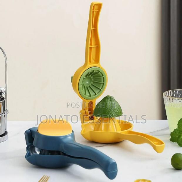 Manual Lemon and Citrus Juicer - thumbnail 3