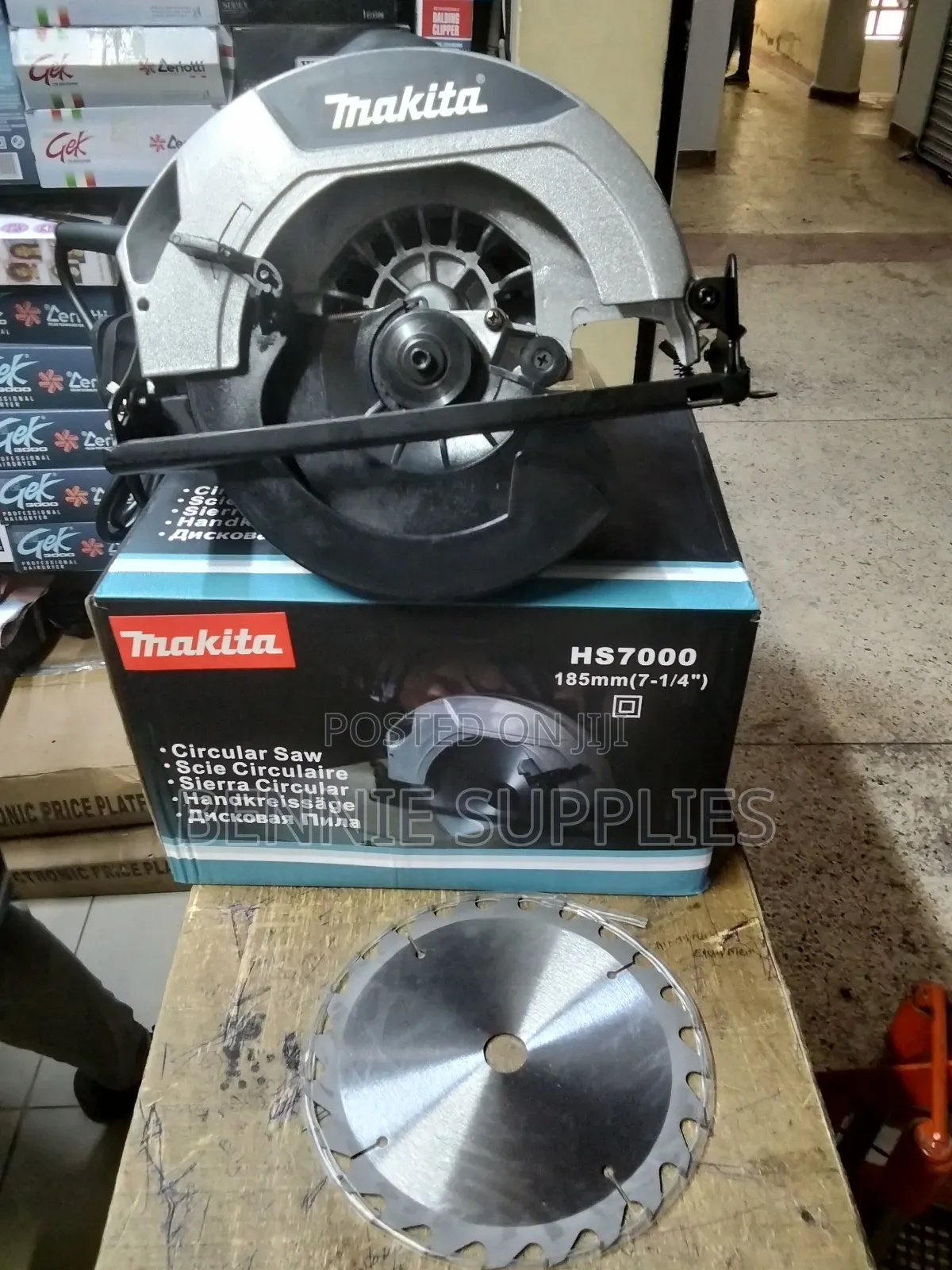 Powerful Makita Circular Saw / Cross Cutter Circular Saw