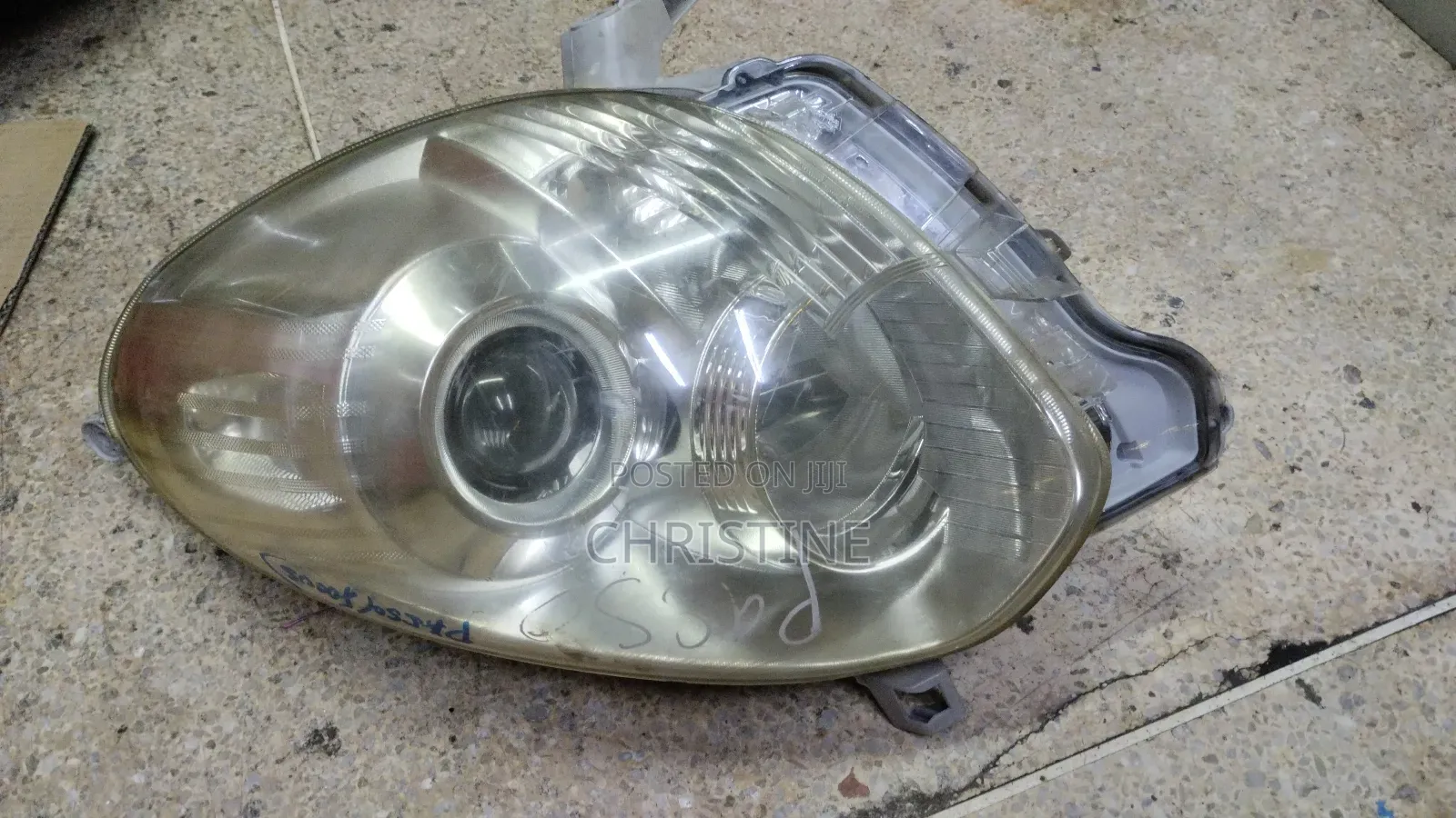 Toyota Passo Headlight With Focus