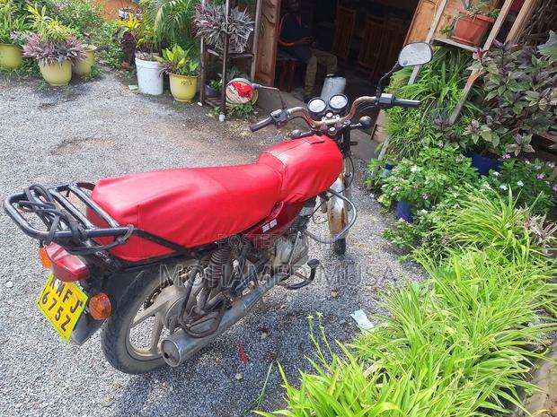 Bajaj Boxer 100 2025 Red - main view
