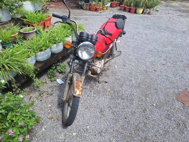 Bajaj Boxer 100 2025 Red - thumbnail 2