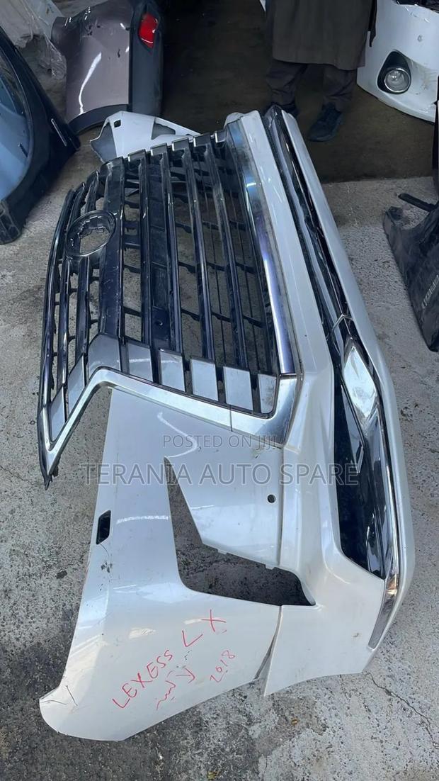 Lexus 570 From Bumper - main view