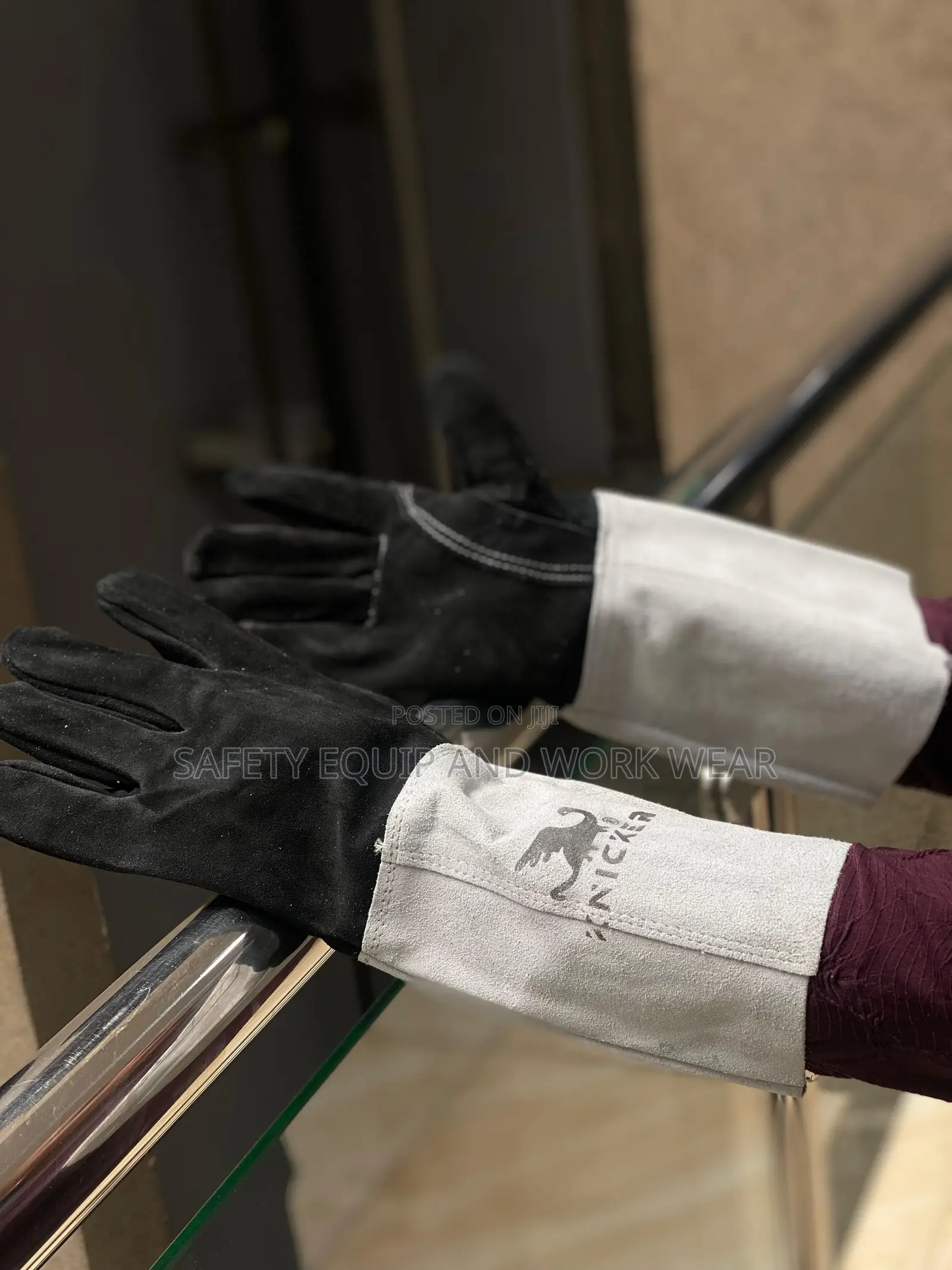Welding Gloves Heavy-duty Heat Resistant For Industrial Use.