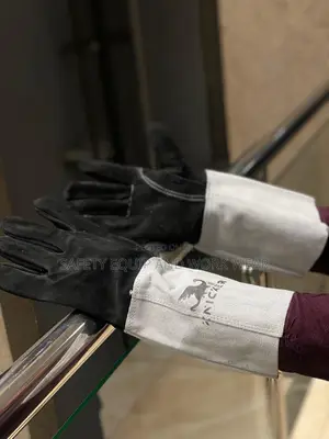 Welding Gloves Heavy-duty Heat Resistant For Industrial Use.