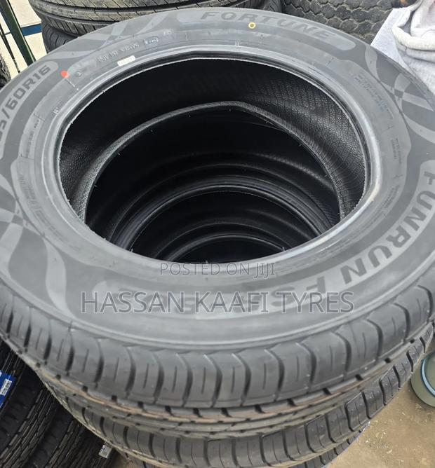 205/60r16 Fortune Tyre - thumbnail 3