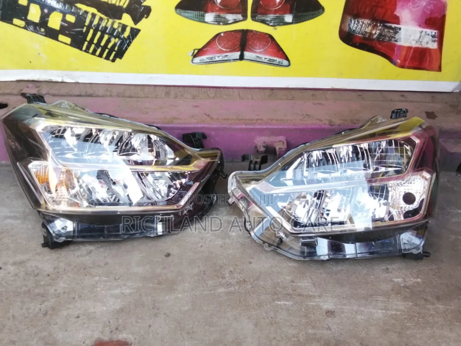 Headlamp Daihatsu Mira La350s