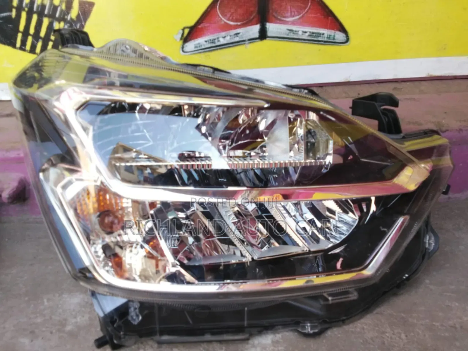 Headlamp Daihatsu Mira La350s