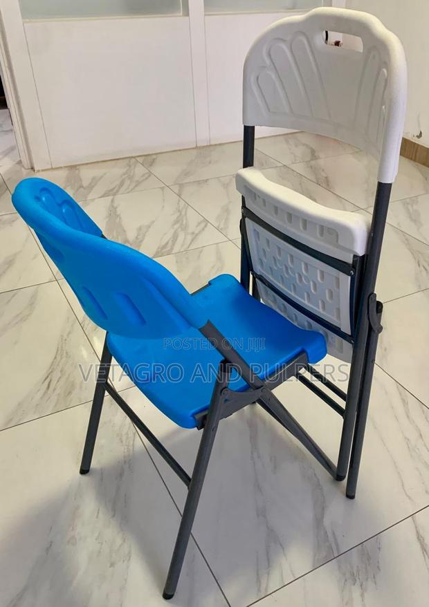 Foldable Chair - thumbnail 2