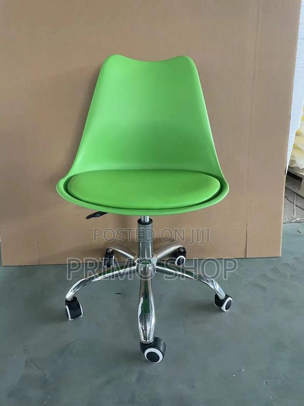 Office Chair; Distinctive Eames Line Office Chair - thumbnail 4