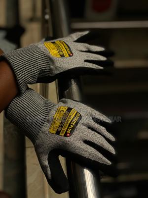 Cut Resistance Gloves For Kitchen, Glass, And Metal Work - thumbnail 2