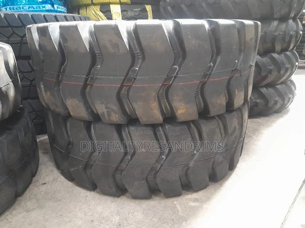 Brand New Road Lion Tractor Tyres Size 17.5-25