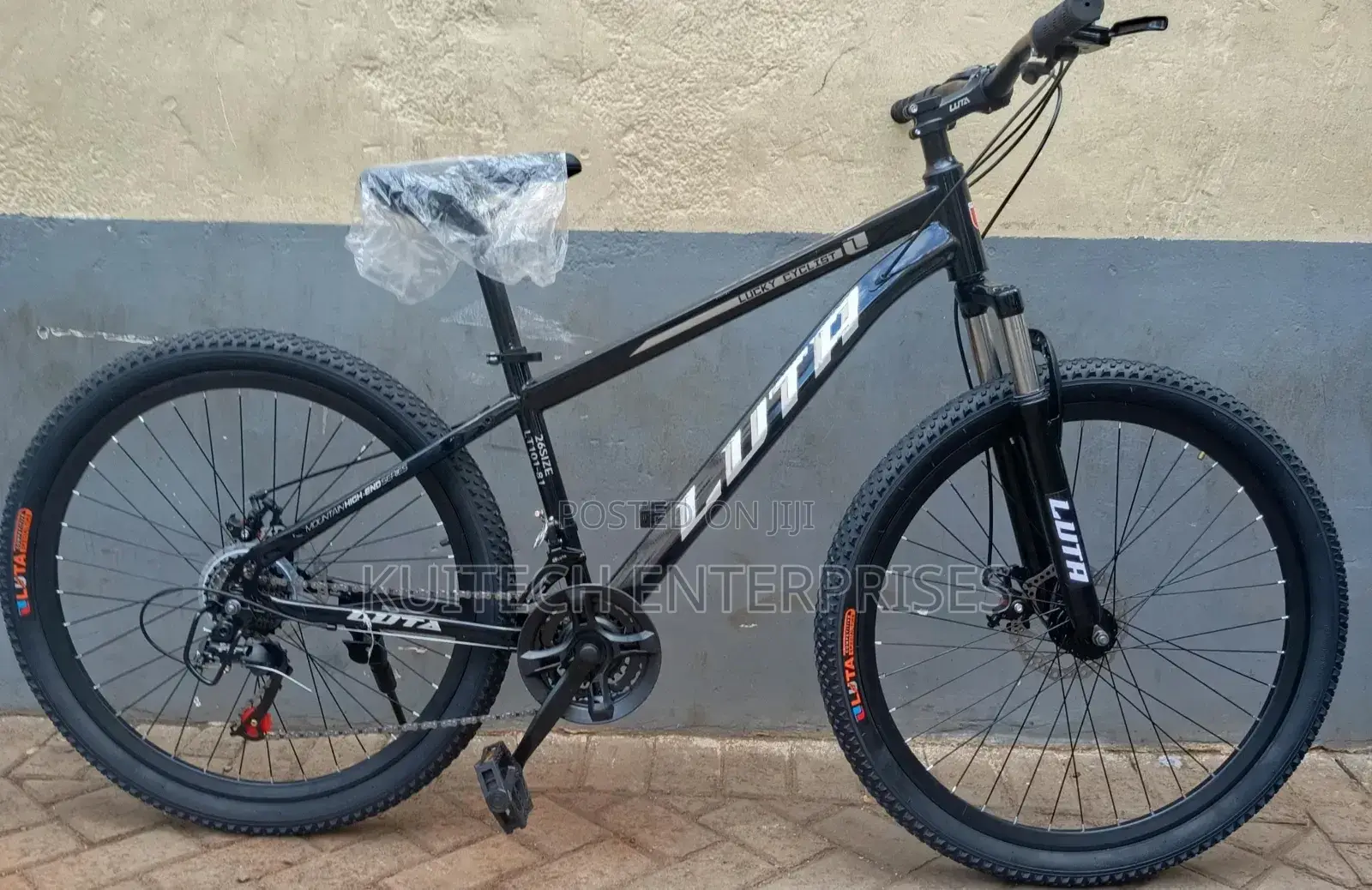 Size 26 Mountain Bike/ Luta Mountain Bicycle
