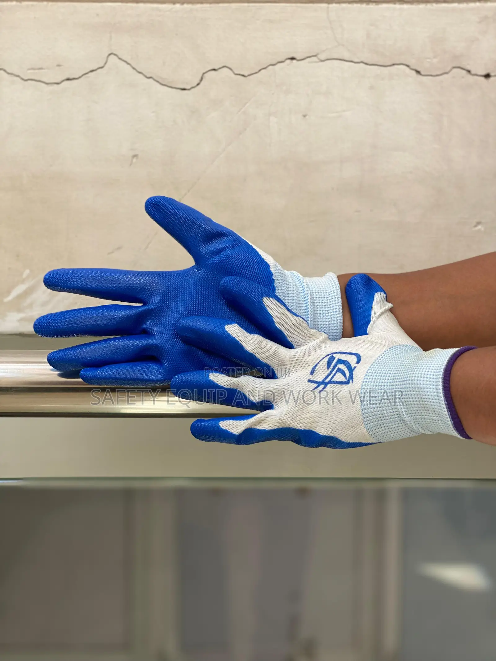 Diamond Grip Gloves For Safe Lifting .