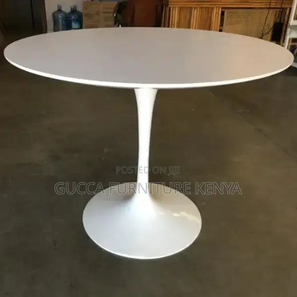Dining Tables:Round Dining Table With Tulip Steel Round Base