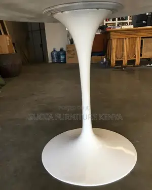 Dining Tables:Round Dining Table With Tulip Steel Round Base