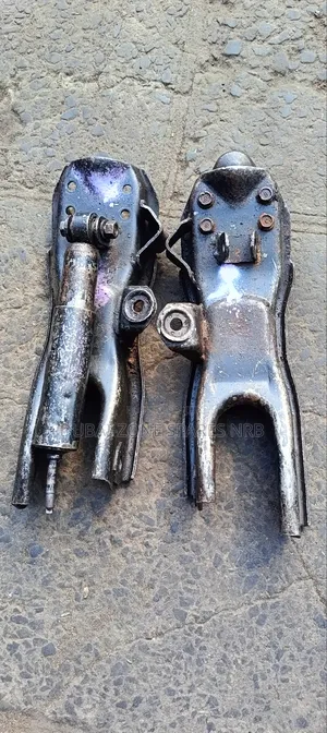 Lower Control Arms Mazda B22.