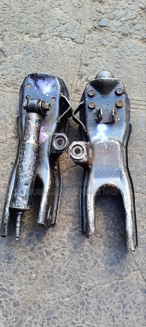 Lower Control Arms Mazda B22.
