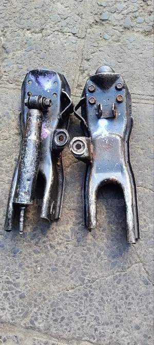 Lower Control Arms Mazda B22.