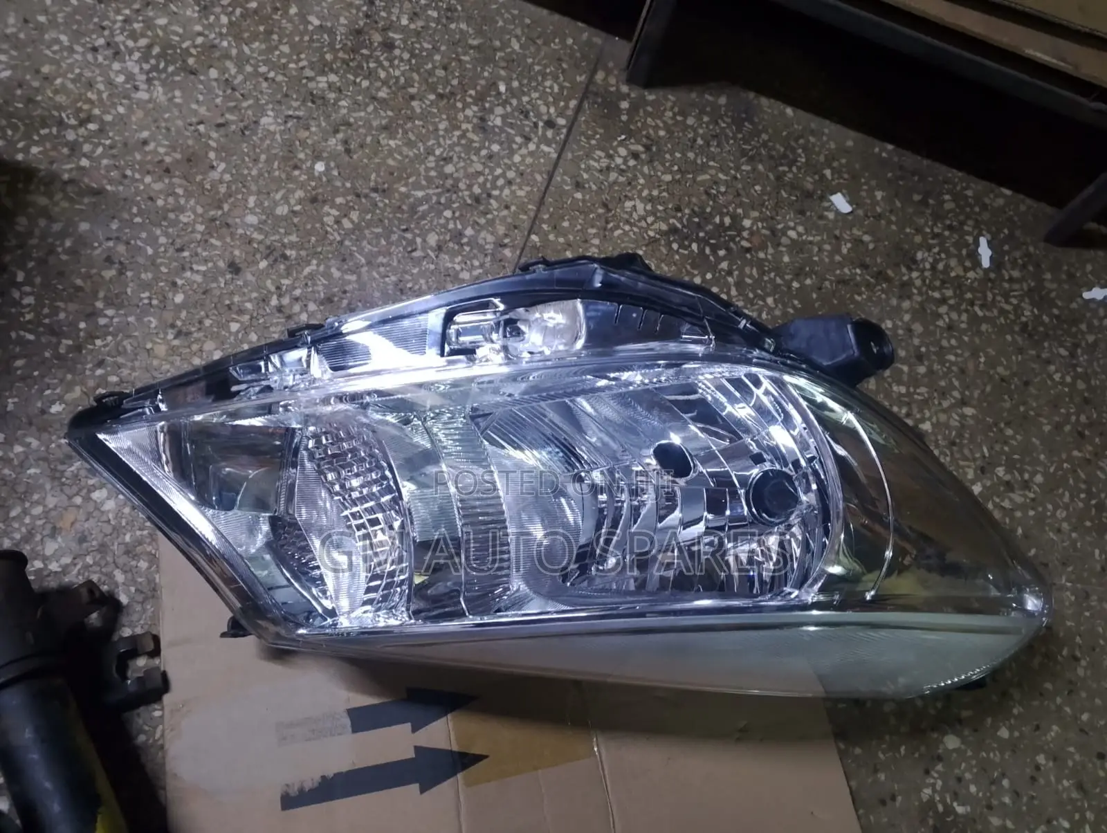 Toyota Vitz 2013 Head Light