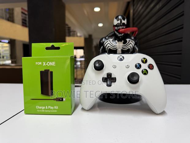 Xbox One Pad and Battery Pack Combo - main view