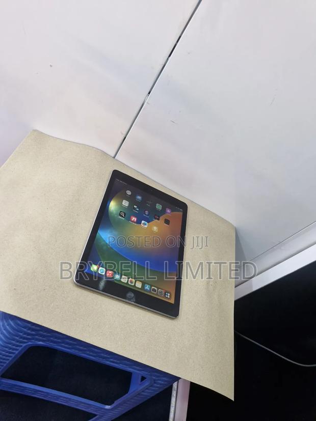 Apple iPad 9.7 128 GB Gray - thumbnail 5