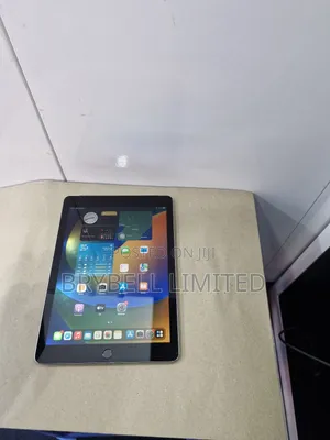 Apple iPad 9.7 128 GB Gray