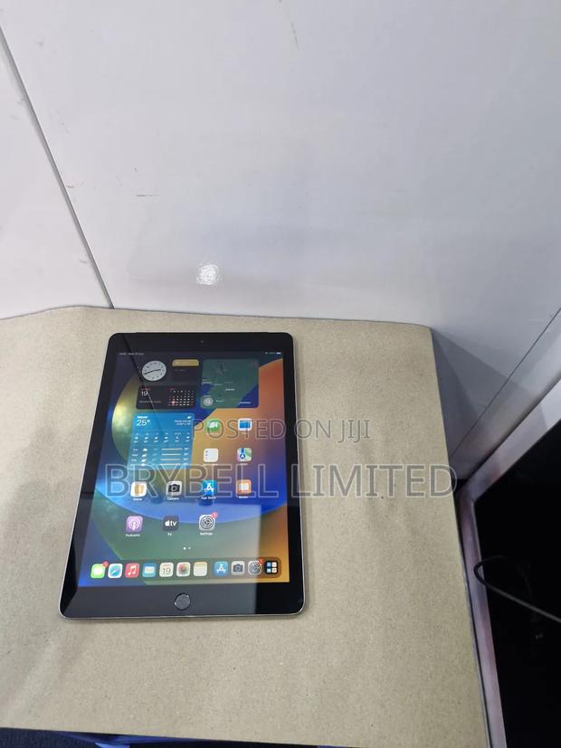 Apple iPad 9.7 128 GB Gray - thumbnail 3