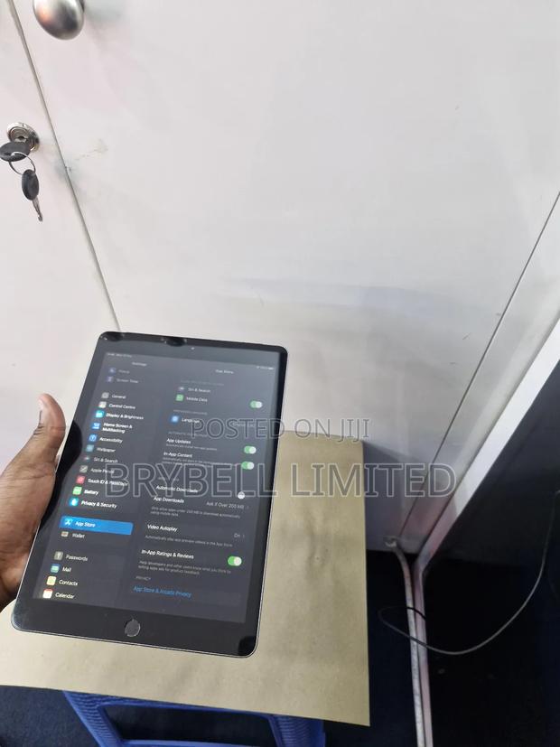 Apple iPad 9.7 128 GB Gray - thumbnail 9