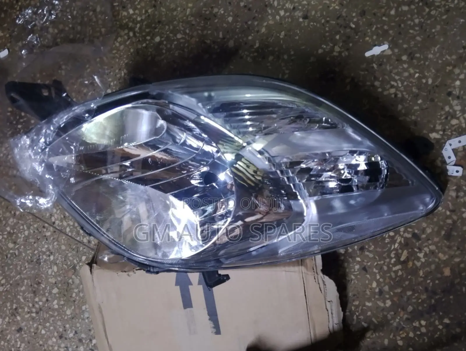 Toyota Vitz 2005 Headlights