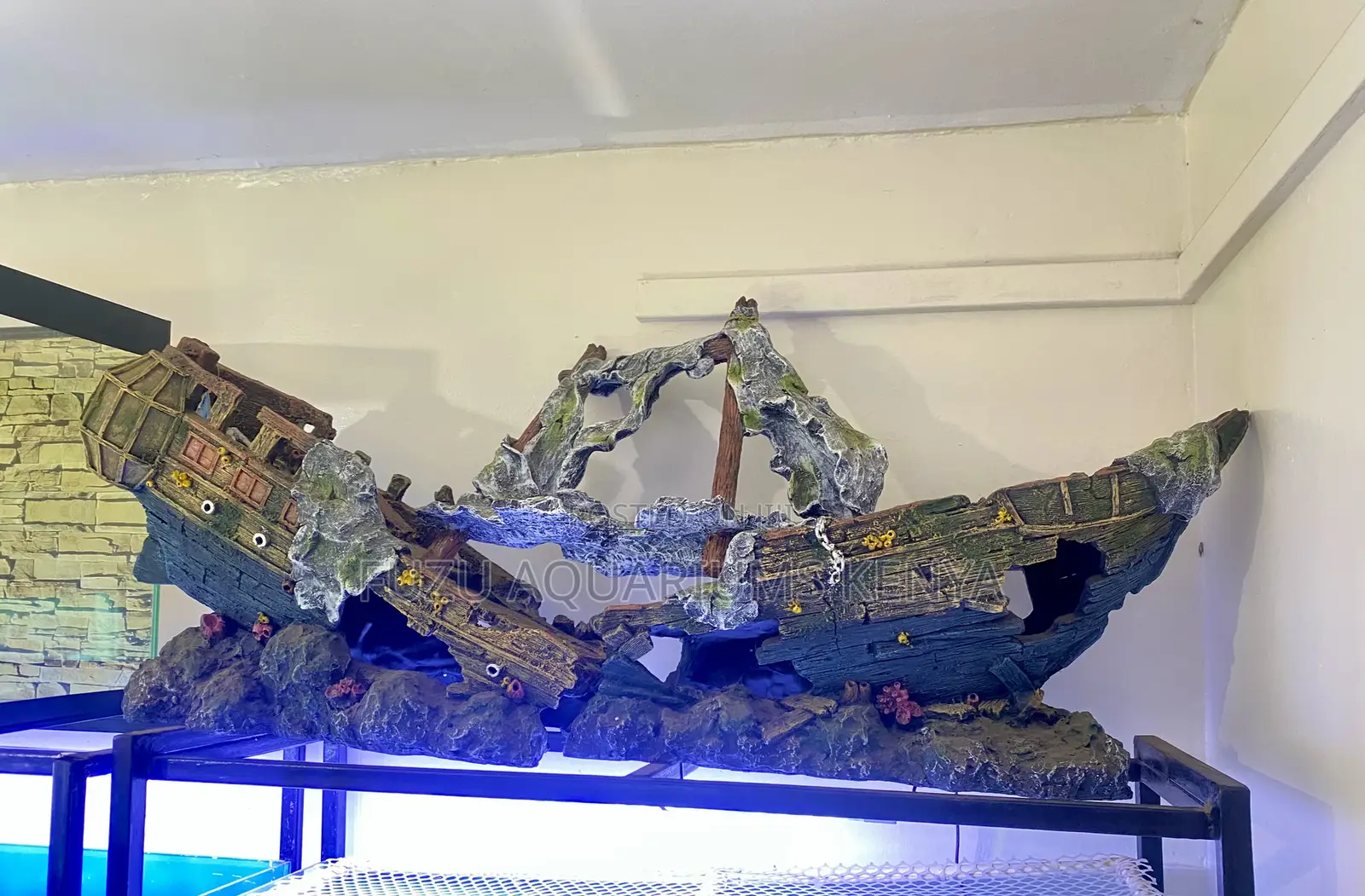 1-Meter Aquarium Shipwreck – Bold, Unique Realistic