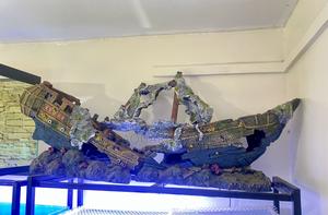 1-Meter Aquarium Shipwreck – Bold, Unique Realistic - thumbnail 2