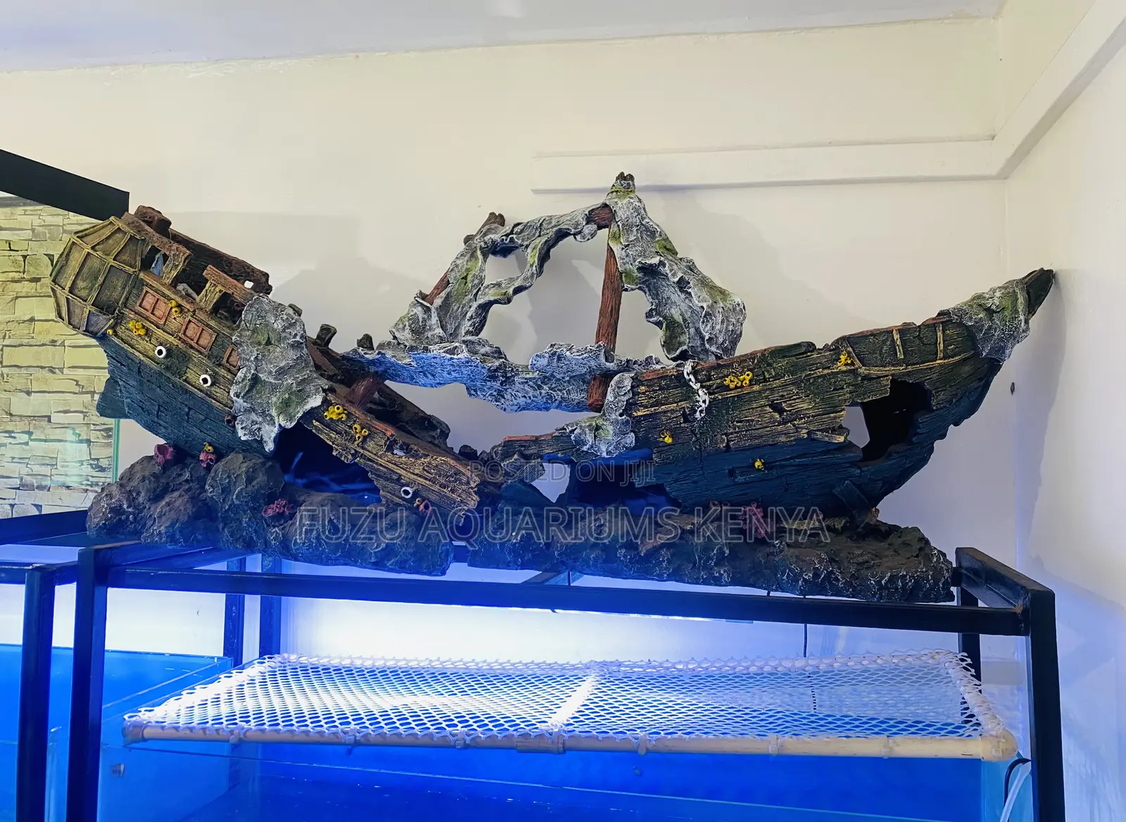 Big Impact Aquarium Decor – Realistic Shipwreck Structure