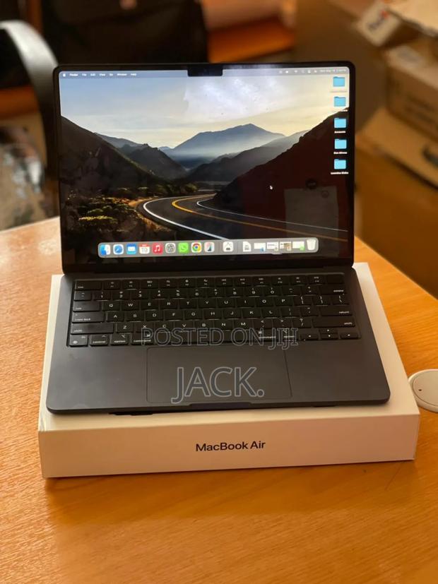 Laptop Apple MacBook Air 2022 M2 16GB Apple M2 SSD 256GB