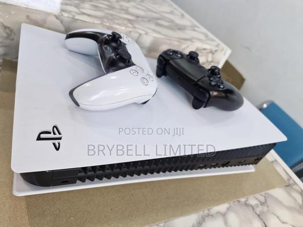 Playstation 5 Digital Edition With 2 Controllers ,5 Games - thumbnail 3