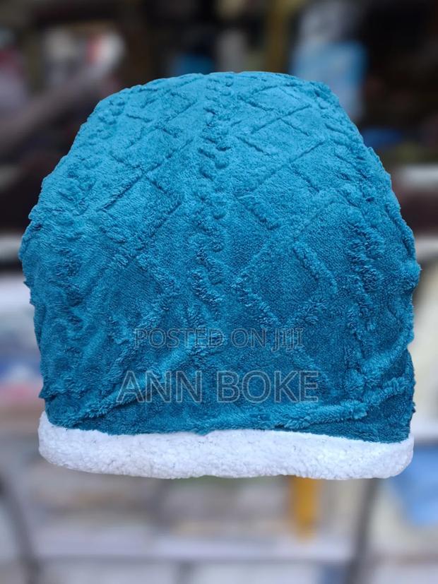 *Cosy Fleece Woollen.*
Size: 6×7ft//200×230cm
Price: Single