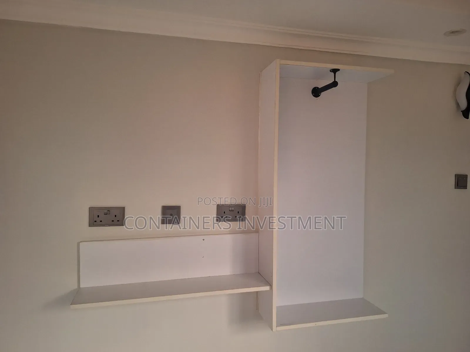 20ft Container Airbnb / 20ft Container Studio With Washroom