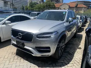 Volvo XC90 T5 Momentum AWD 2018 Silver