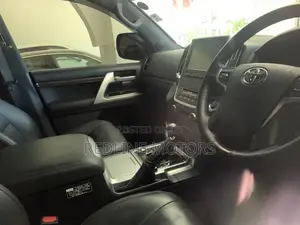 Toyota Land Cruiser 4.6 V8 ZX 2018 Matt Black