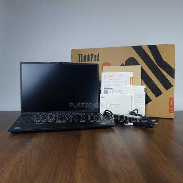 New Laptop Lenovo Thinkpad E16 G1 8GB Intel Core i5 SSD 512GB - main view