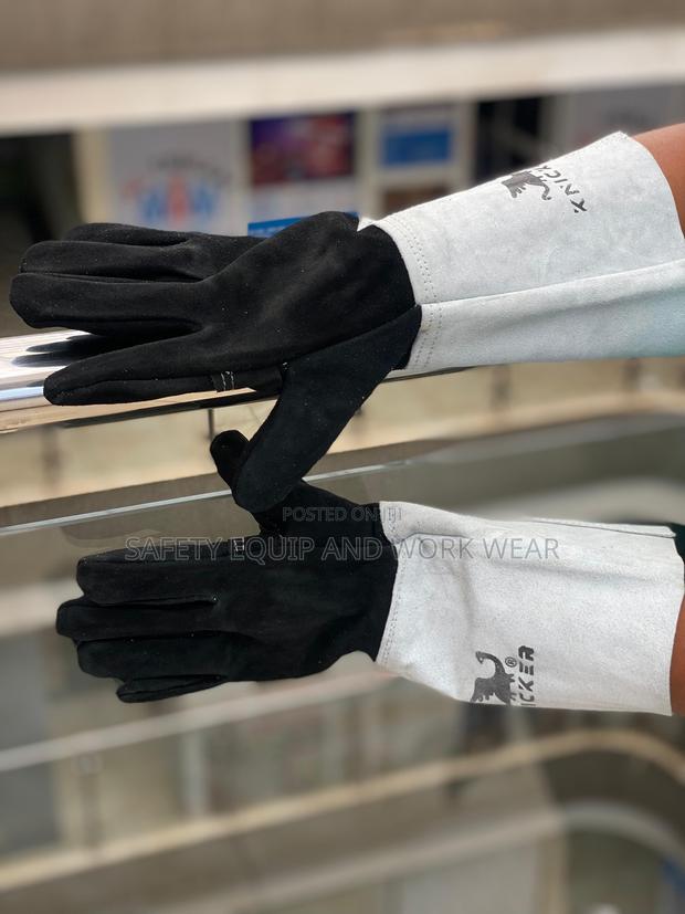 Welding Gloves That Reflects Heat Away From Hands