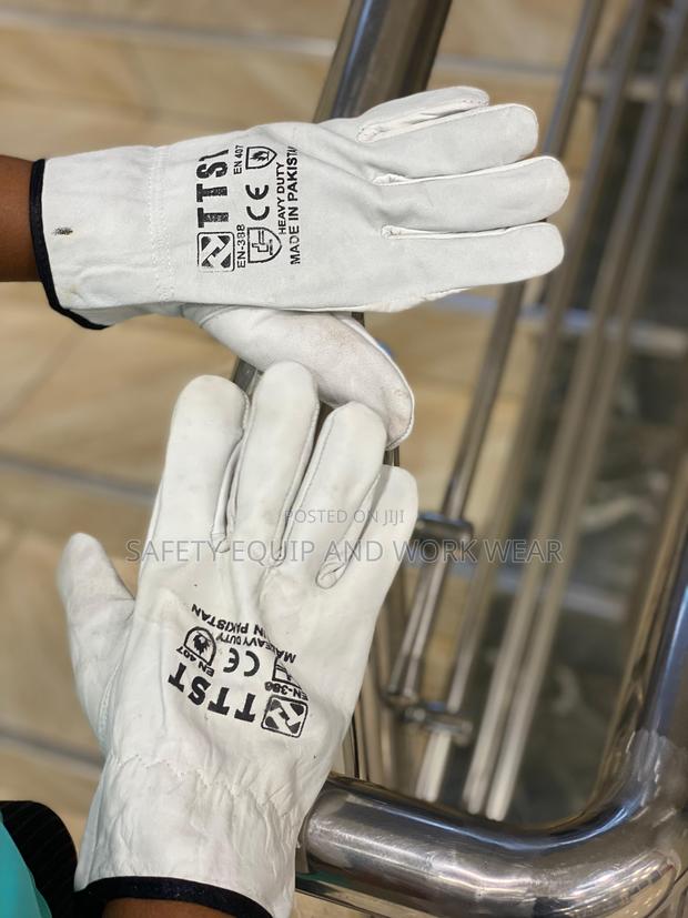 Leather Gloves With Reinforced Finger Protection. - main view