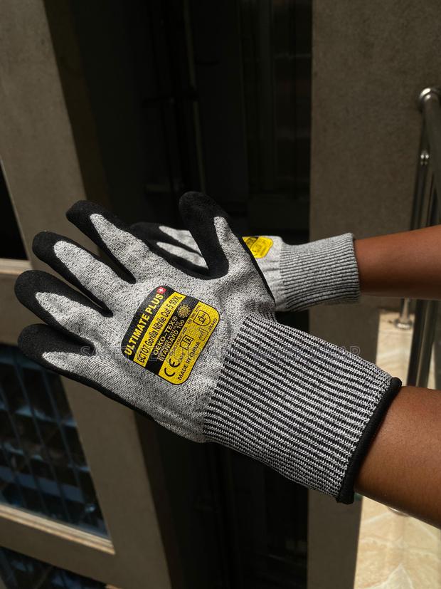 Cut Resistant Gloves - Heavy Duty Level 5 Protection