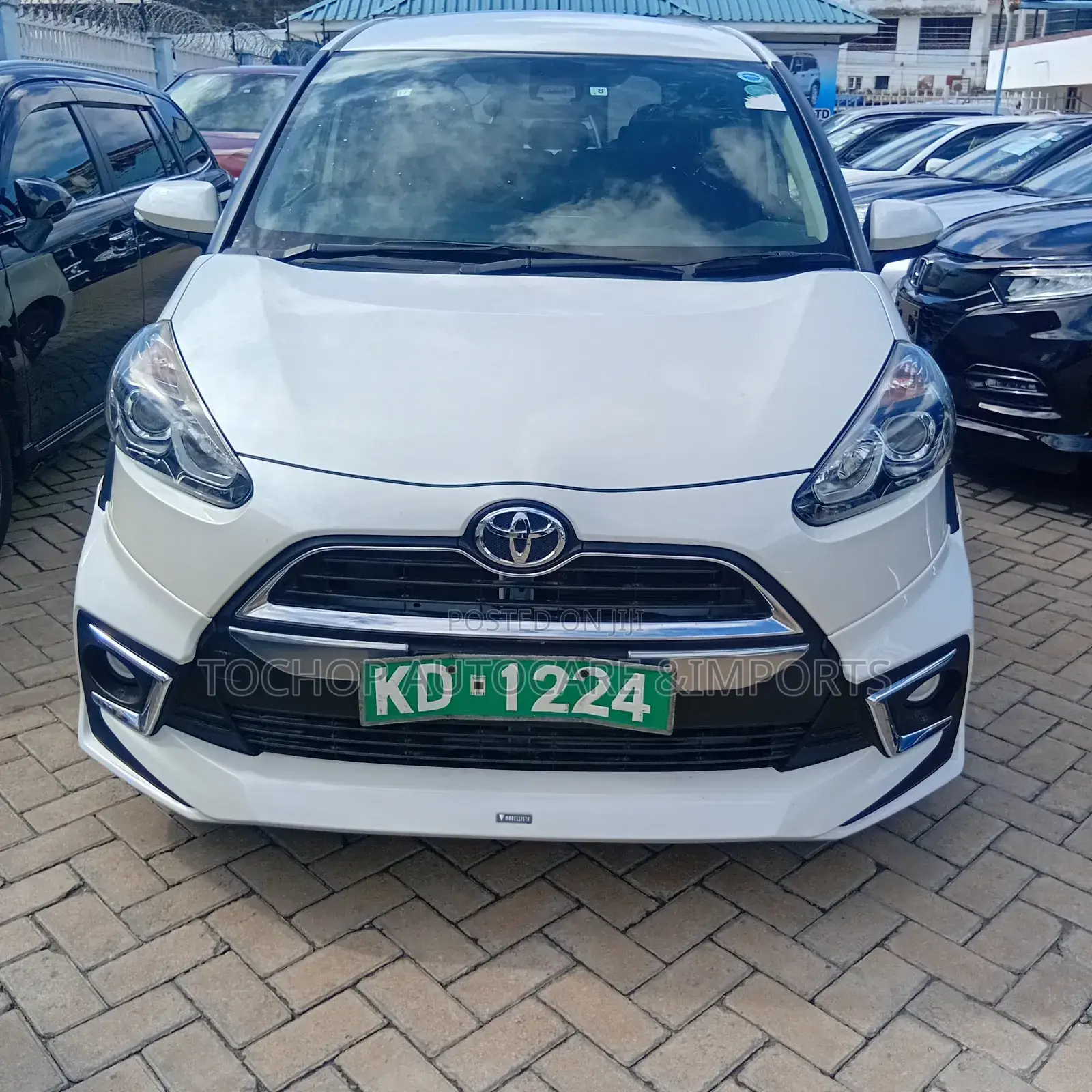 Toyota Sienta 1.5 AWD (6-seater) 2019 White