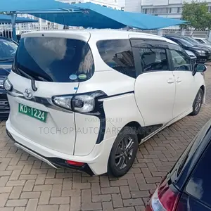 Toyota Sienta 1.5 AWD (6-seater) 2019 White