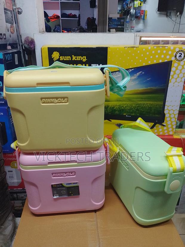 Cooler Box, Pinnacle 8l Cooler Box With Shoulder Strap - thumbnail 3